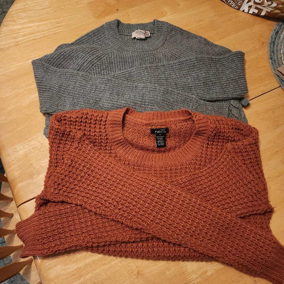 Sweaters size small women - Picture 2 of 7